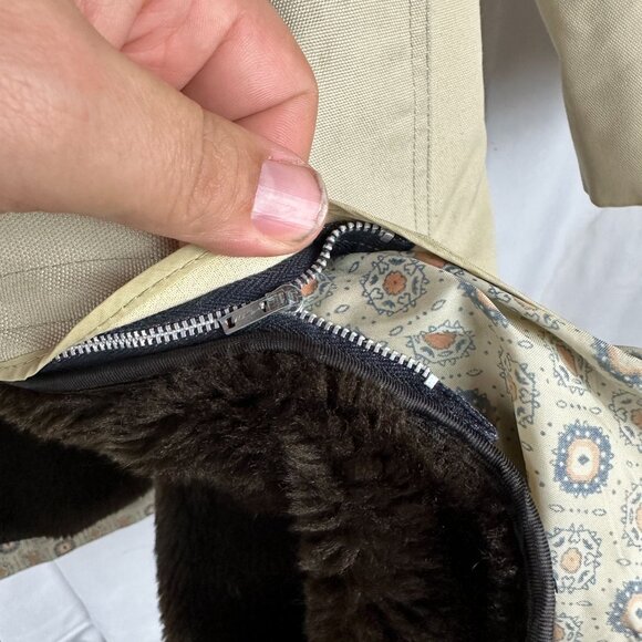 Vintage London Fog Maincoats Beige Trench Coat With Belt & Button Front 44R - Picture 5 of 9